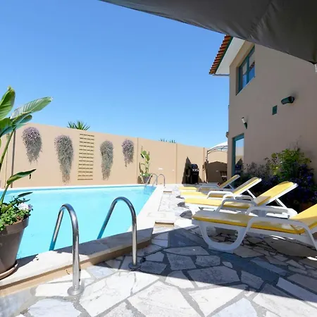 Дом отдыха Casa De Norte - Fabulous House With Private Pool Назаре